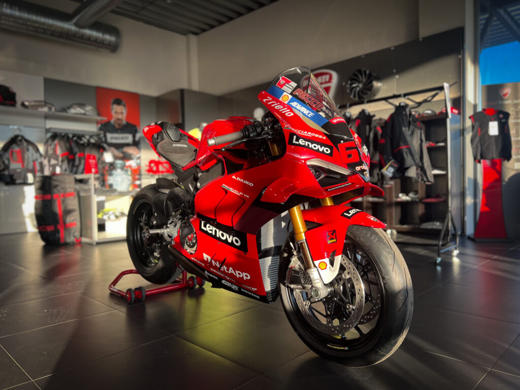 Ducati Panigale V4 Bagnia 2022 World Champion Replica (2)