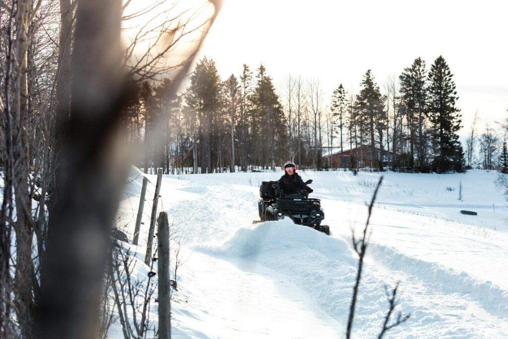 ORV-ATV-MY24-OUT-MAX-XU-1000-Winter-Lifestyle-32